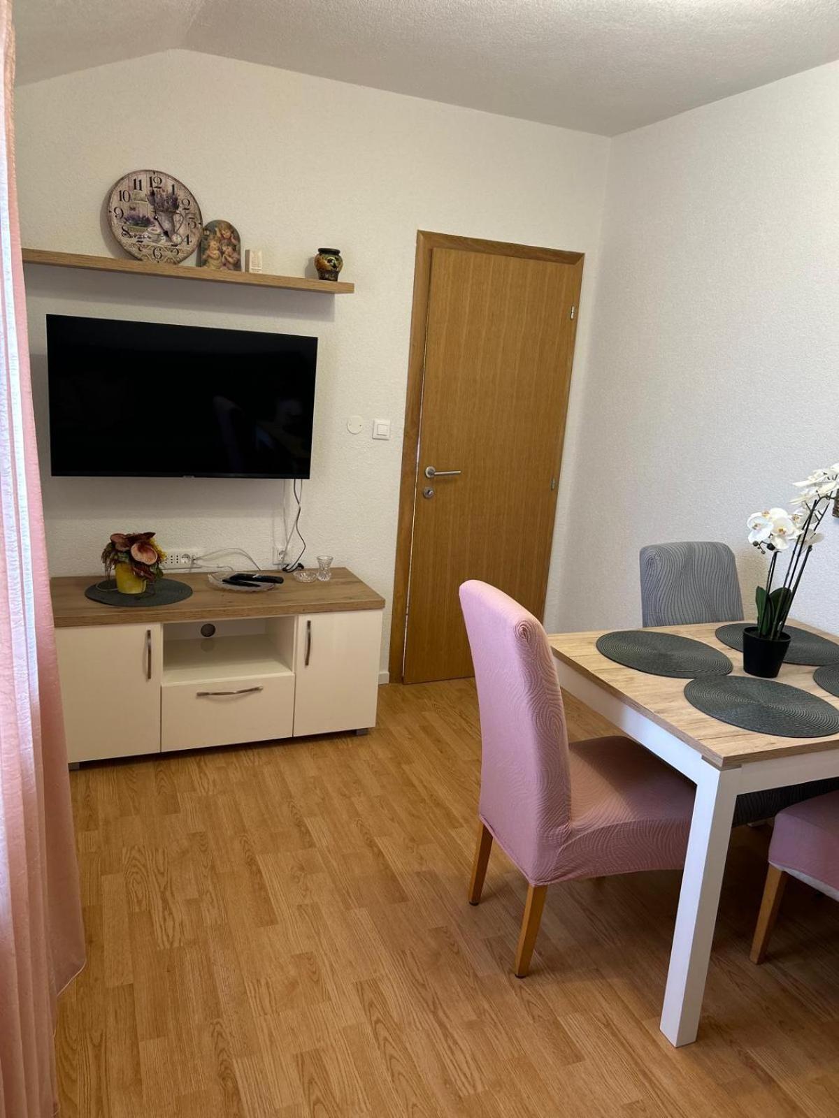 Apartment Lovre Topic Baška Voda Exterior foto